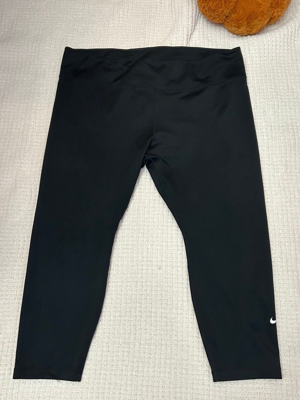 Nike Dri-FIT Black High-Waisted Cropped Leggings Activewear
